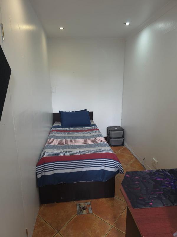 To Let 4 Bedroom Property for Rent in Churchill Estate Western Cape